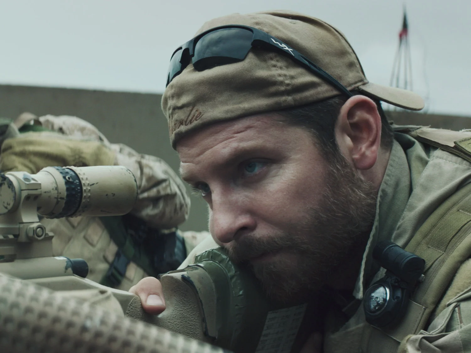 Recenzija American Sniper: Bradli Kuper u vrhunskoj ulozi Thumbnail